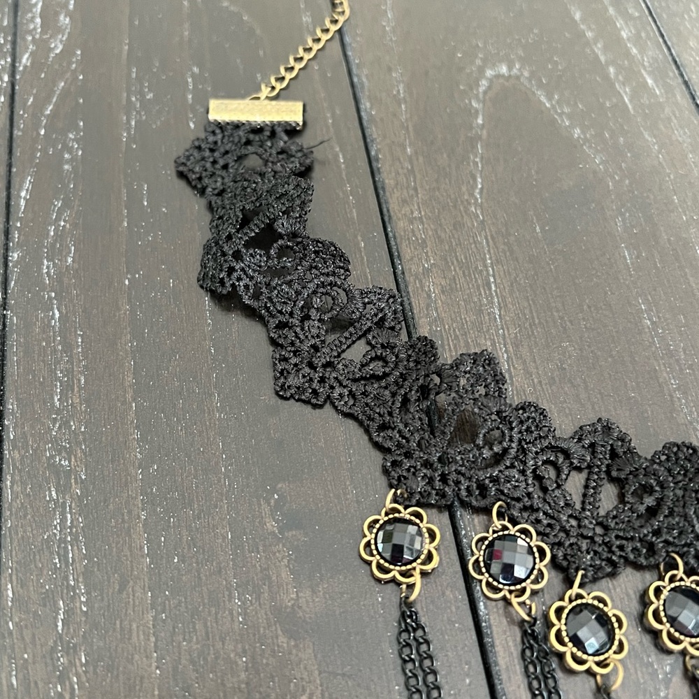 Choker - Picture 7 of 10